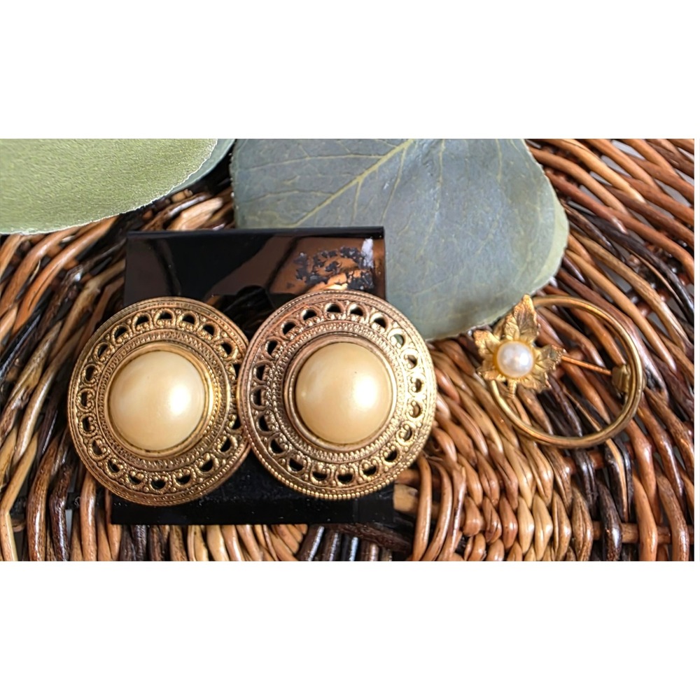 Vintage Gold Tone Faux Pearl‎ Filigree Stud Earrings & Maple Leaf Brooch Set